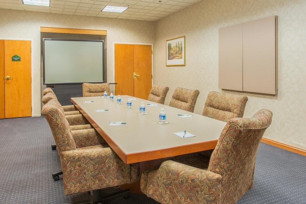 Holiday Inn Fredericksburg - Conference Center By Ihg Exterior foto